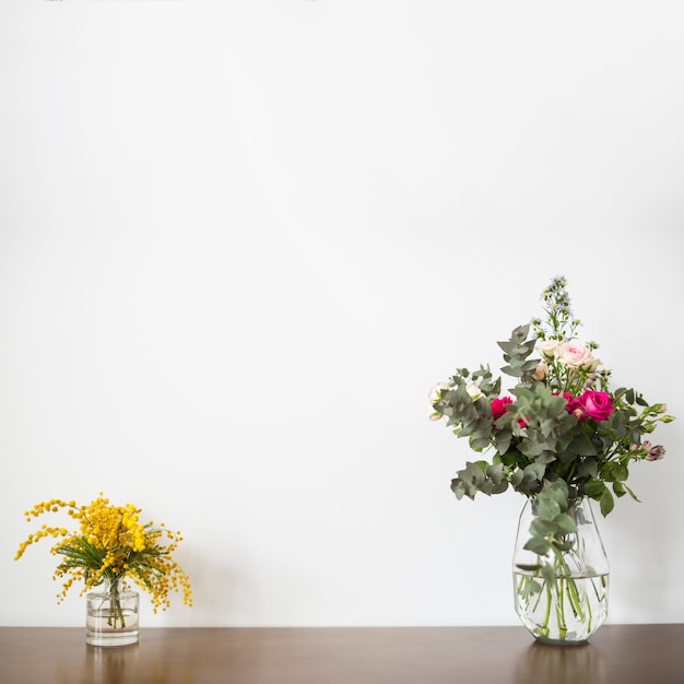 Nature morte de fleurs avec fond