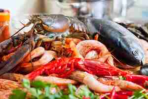 Photo gratuite nature morte avec des fruits de mer non cuits