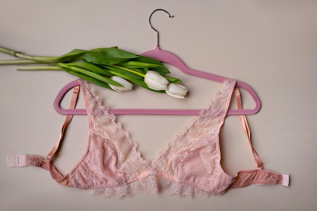 Photo gratuite nature morte de lingerie soutien-gorge