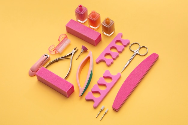 Photo gratuite nature morte d'outils pour nail art