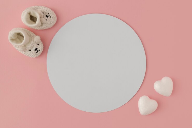 Photo gratuit la nature morte des petites bottes d'enfants