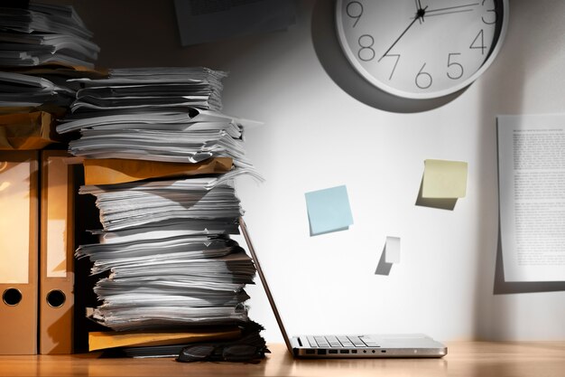 La nature morte de la pile de documents