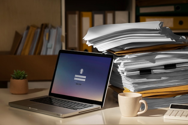 La nature morte de la pile de documents