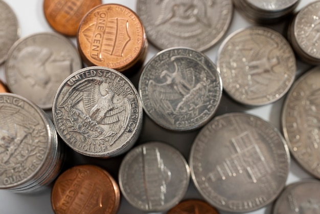 Nature morte de piles de pièces d'un dollar