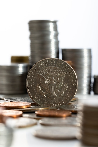 Nature morte de piles de pièces d'un dollar