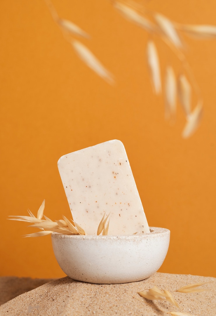 Photo gratuit nature morte de produits de beauté basés sur l'agriculture régénérative