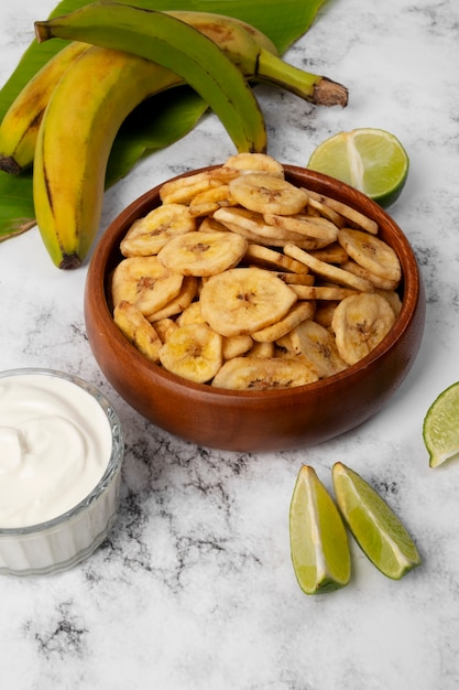 Photo gratuite la nature morte de la recette avec la banane de plantaine