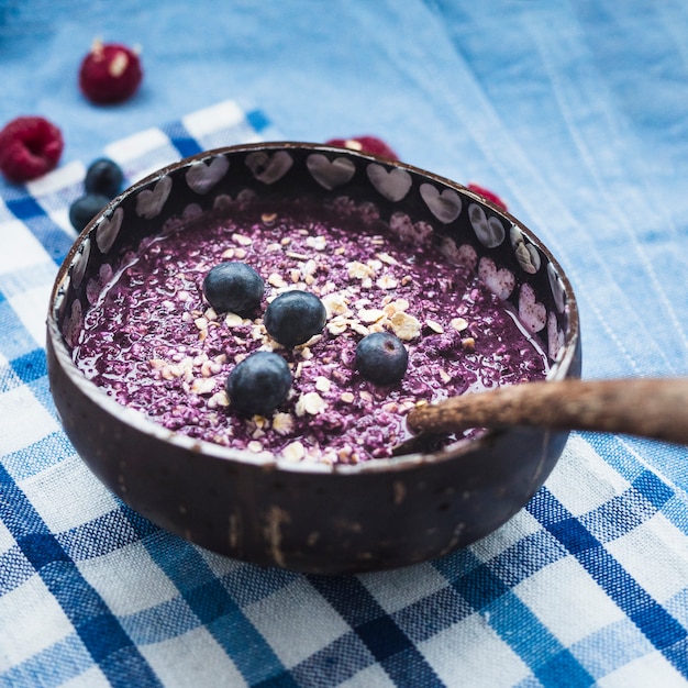 Nature morte de savoureux smoothie aux bleuets