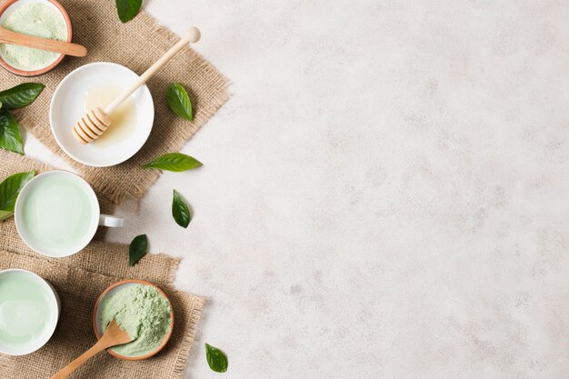 La nature morte des spas avec des éléments naturels