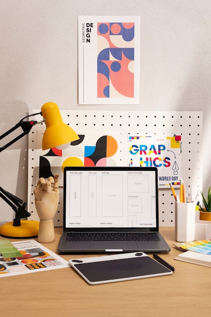 Nature morte d'un studio de design graphique