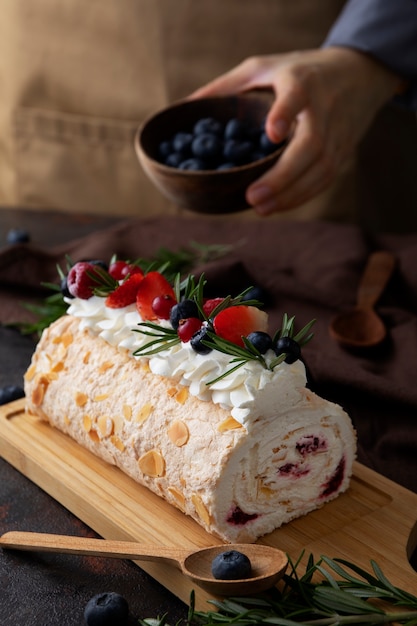 La nature morte d'une tasse de dessert d'acaï brésilien