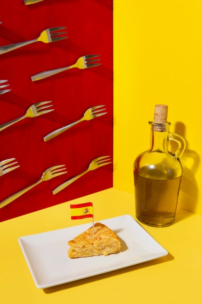 Photo gratuite nature morte de tortilla espagnole