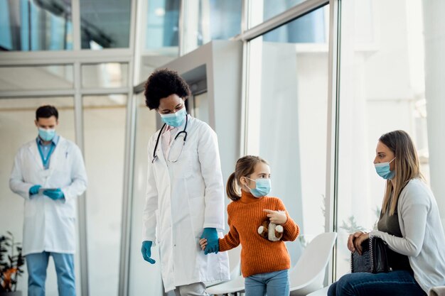 Ne t'inquiète pas chérie on te ramènera bientôt chez maman