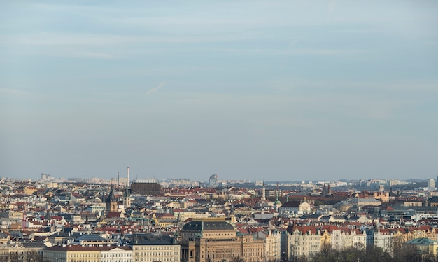 Nettoyer les rues de la ville de prague