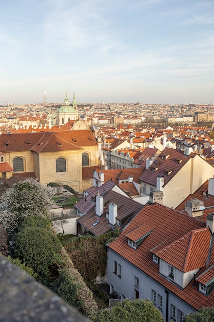 Nettoyer les rues de la ville de prague