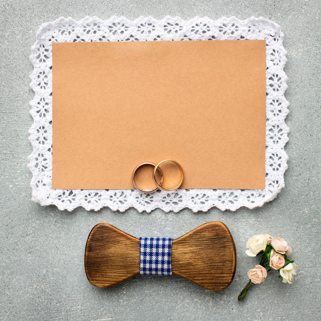 Photo gratuite noeud papillon en bois copie espace concept de beauté de mariage