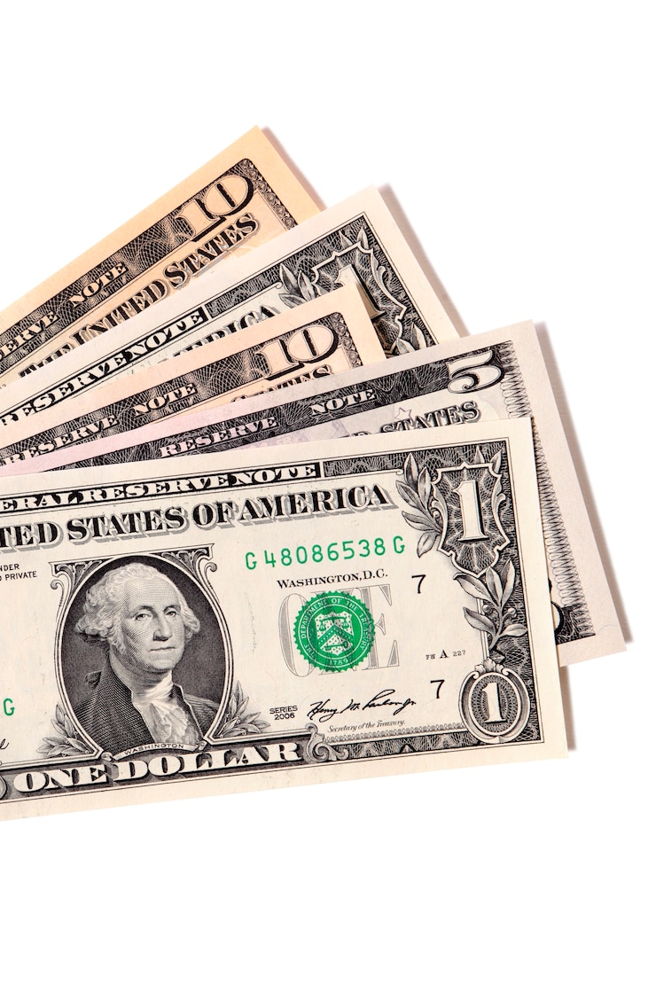 Photo gratuit notes différentes en dollars