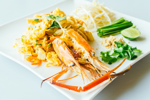 Nouilles Pad Thaï aux crevettes géantes