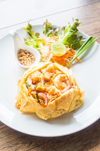 Photo gratuite nouilles pad thaï