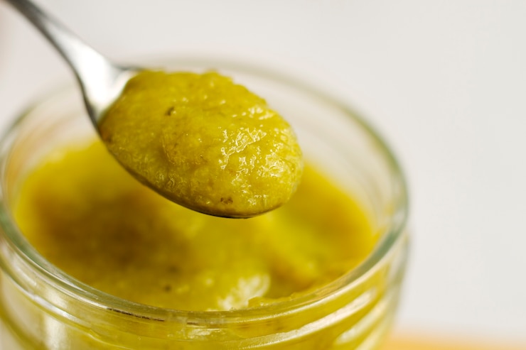 Photo gratuit nourriture nutritive pour bébé en pot à angle élevé