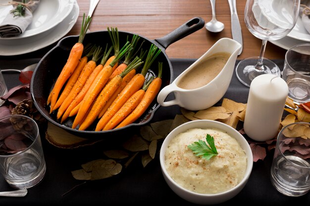 Nourriture sur table pour le jour de Thanksgiving