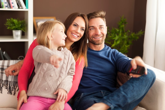 Nous adorons regarder des comédies à la télé