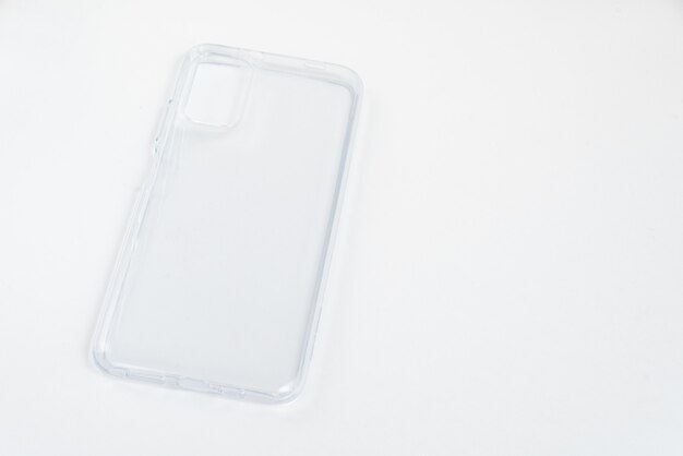 Nouveau couvercle de téléphone portable transparent sur fond blanc isolé