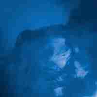 Photo gratuite nuage abstrait entre brume bleue