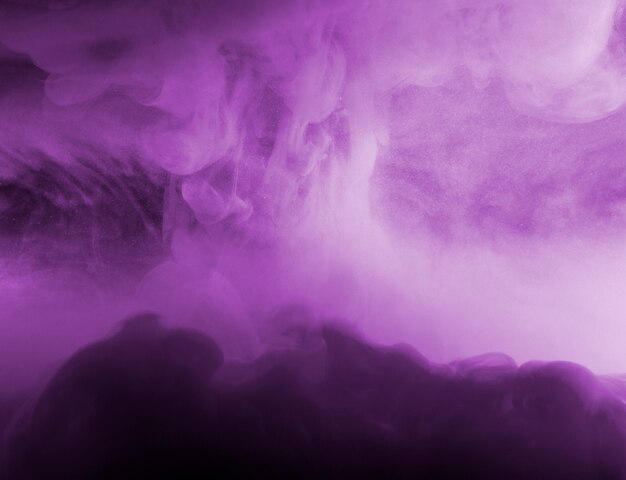 Nuage abstrait entre violet brume