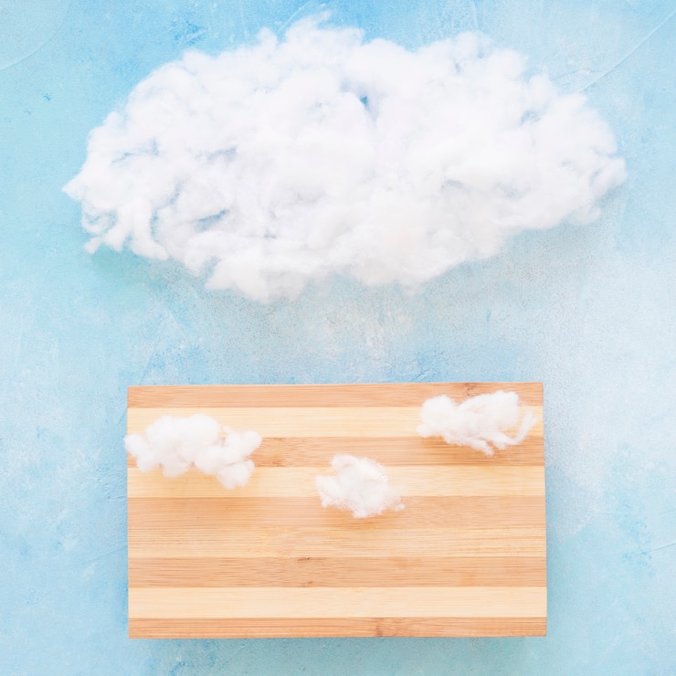 Photo gratuit nuage blanc sur la table en bois