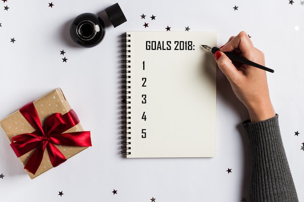 Objectifs plans rêver pour faire la liste pour la nouvelle année 2018 rédaction du concept de Noël
