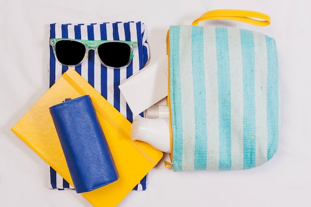 Objets de vacances en plage