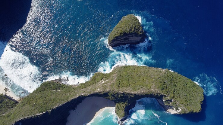 Photo gratuit ocean on a bali sont photographiés à partir d'un drone