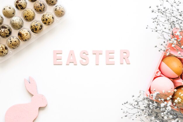Oeufs et décorations pour Pâques