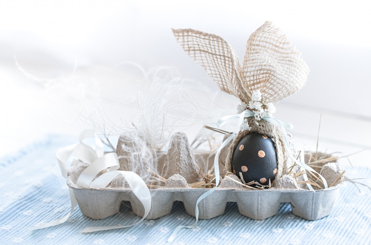 Photo gratuit oeufs de pâques décorés en noir