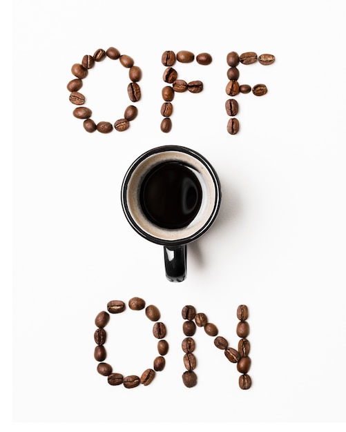 Off and on concept avec tasse de café vue de dessus