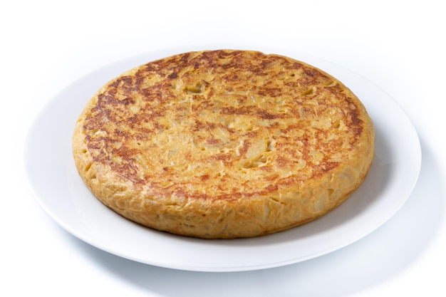 Photo gratuite omelette espagnole traditionnelle isolée sur fond blanc