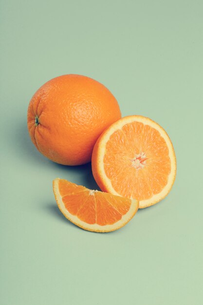 Orange sur blanc