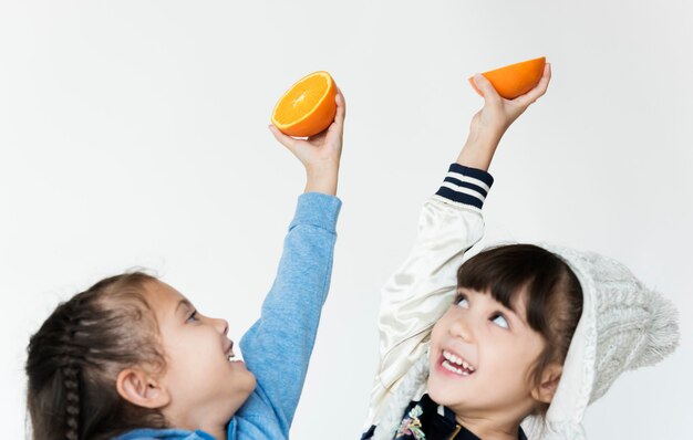 Photo gratuite l'orange est un fruit juteux et riche en vitamines.