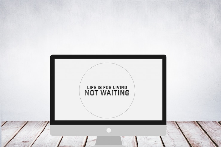 Photo gratuit ordinateur avec expression de motivation