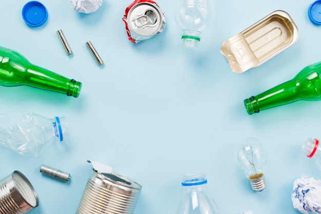 Ordures triées par types pour le recyclage