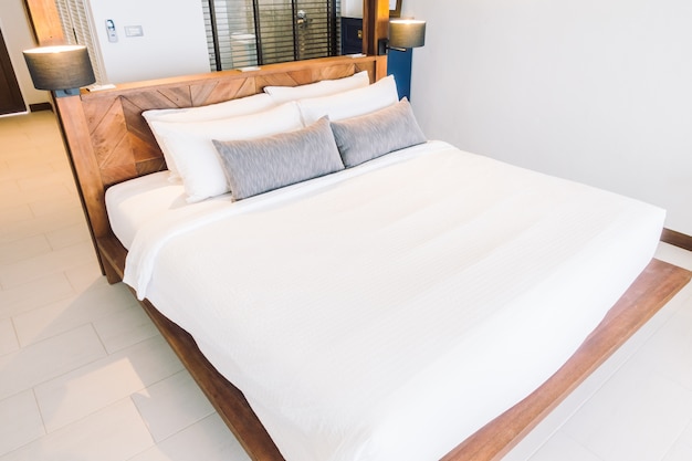 Photo gratuite oreiller décor de luxe en tissu de la lampe