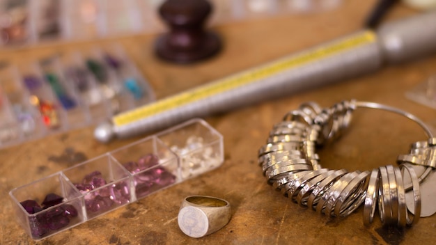 Outils de bijoux en gros plan