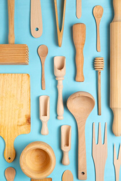 Outils de cuisine en bois vue de dessus