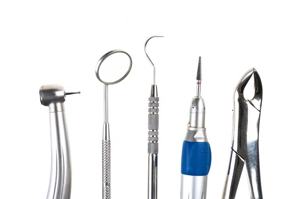 outils de dentiste dans la rangée