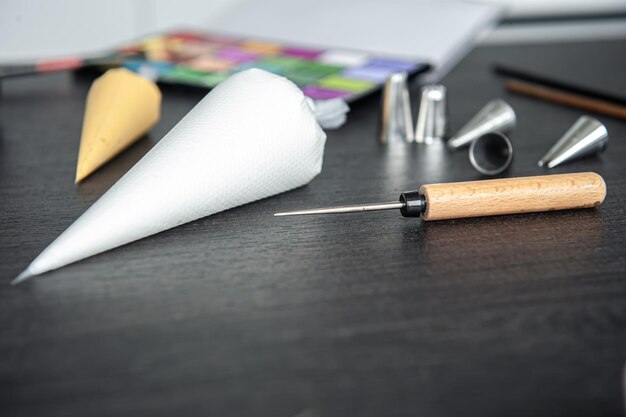 Outils pour travailler avec la pâte à biscuits