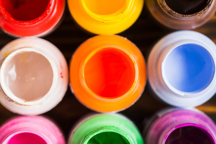 Photo gratuit ouvrir des bouteilles de peinture