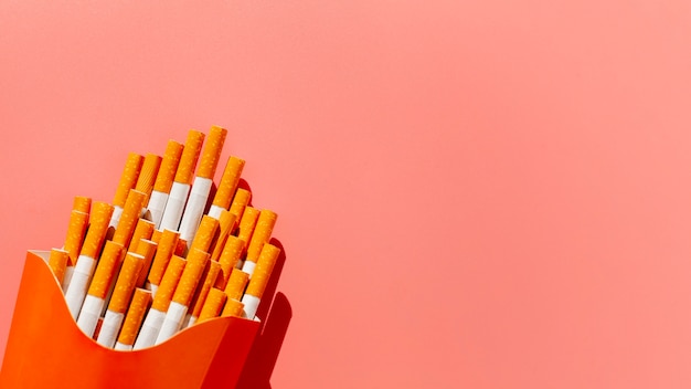 Photo gratuite pack espace copie avec cigarettes