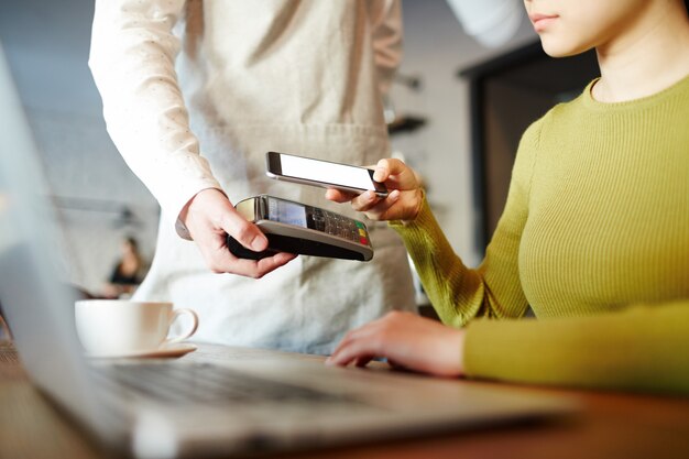 Paiement moderne avec application smartphone