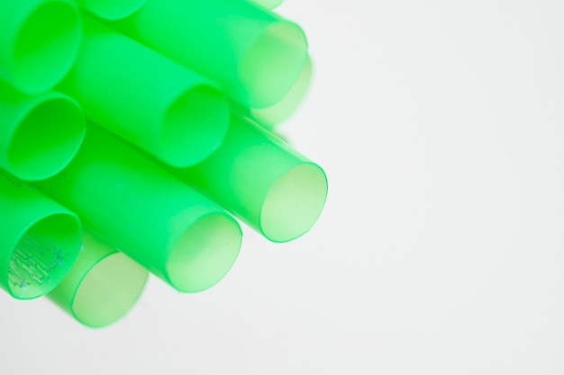 Pailles en plastique vert pour copie
